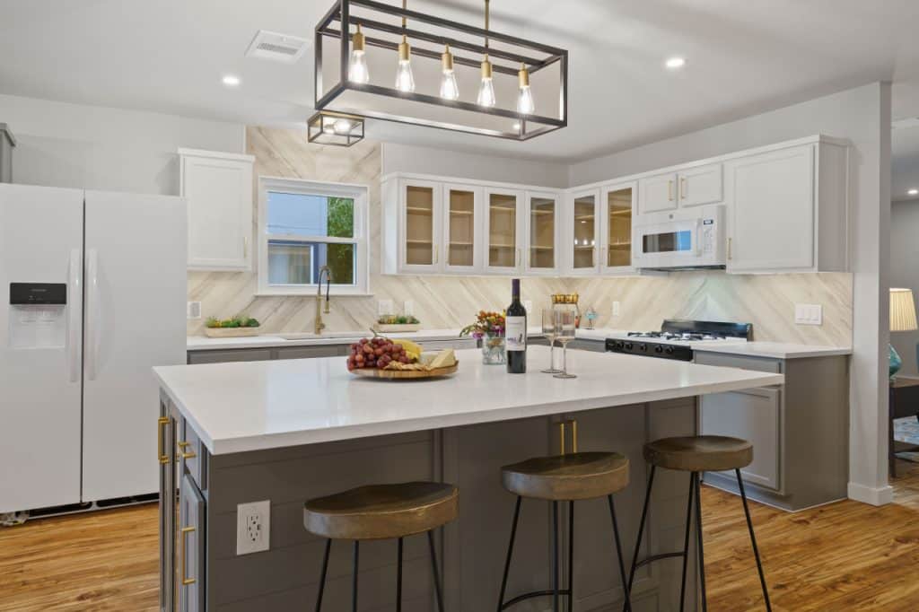 beautiful finish table shining tiles with chandelier