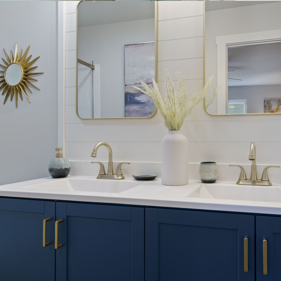 beautifully decorated bathroom sinks with mirror